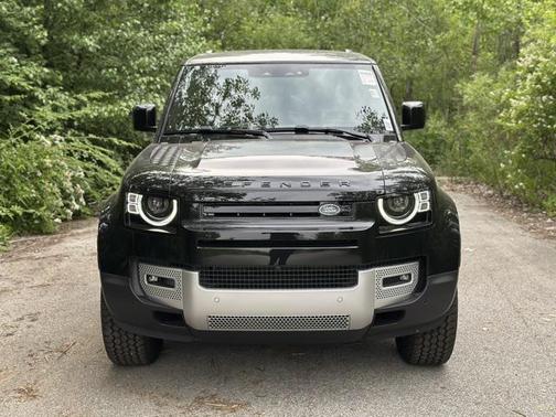 2025 Land Rover Defender 110 P300