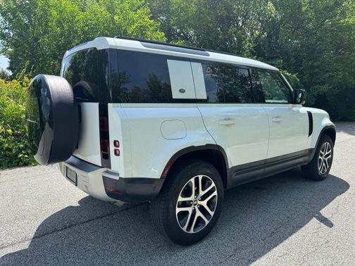 Fuji White 2024 Land Rover Defender 110 P300