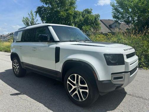 Fuji White 2024 Land Rover Defender 110 P300