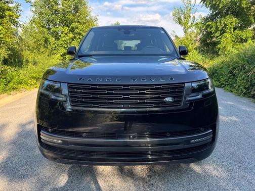 Santorini Black 2026 Land Rover Range Rover SE