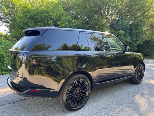 Santorini Black 2026 Land Rover Range Rover SE