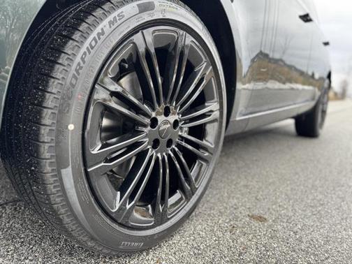 2026 Land Rover Range Rover P400 SE 7 Seat