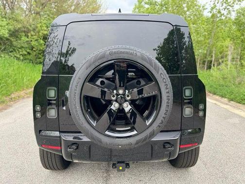 Santorini Black 2026 Land Rover Defender P400 X-Dynamic SE