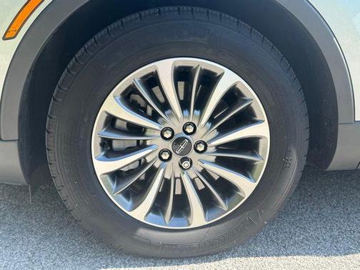 Silver Radiance Metallic Clearcoat 2022 Lincoln Nautilus Standard
