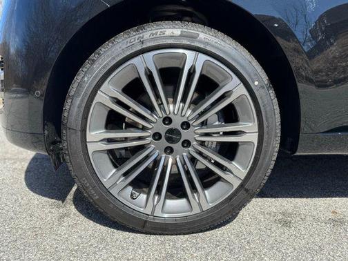 Santorini Black 2026 Land Rover Range Rover P400 SE