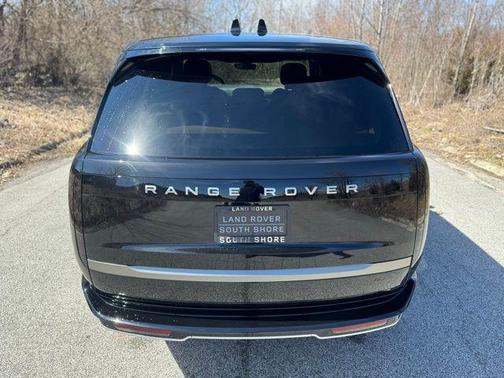 Santorini Black 2026 Land Rover Range Rover P400 SE