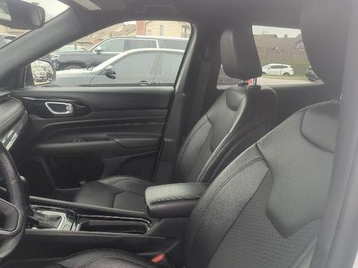 Bright White Clearcoat 2022 Jeep Compass Latitude