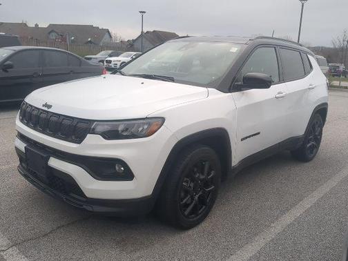 Bright White Clearcoat 2022 Jeep Compass Latitude