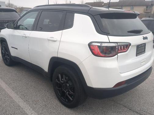 Bright White Clearcoat 2022 Jeep Compass Latitude