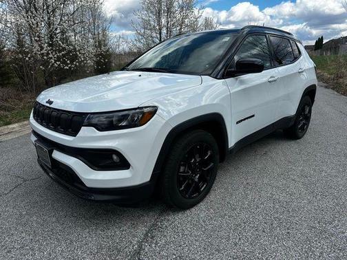 Bright White Clearcoat 2022 Jeep Compass Latitude