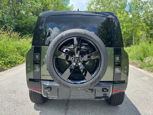 Woolstone Green Metallic 2026 Land Rover Defender P400 X-Dynamic SE