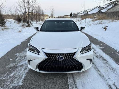 2022 Lexus ES 300h Base