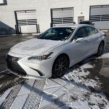 2022 Lexus ES 300h Base