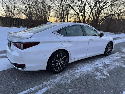 2022 Lexus ES 300h Base