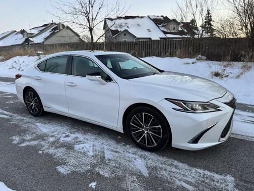2022 Lexus ES 300h Base