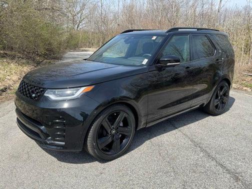 Santorini Black 2026 Land Rover Discovery Dynamic SE