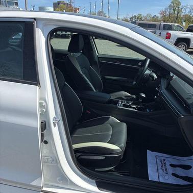 Snow White Pearl 2025 Kia K5 GT-Line