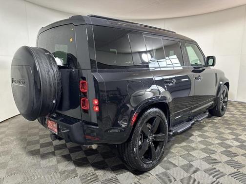 2025 Land Rover Defender 110 P400 X-Dynamic SE