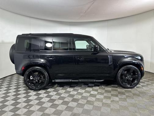 2025 Land Rover Defender 110 P400 X-Dynamic SE