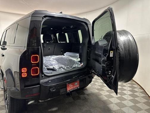 2025 Land Rover Defender 110 P400 X-Dynamic SE