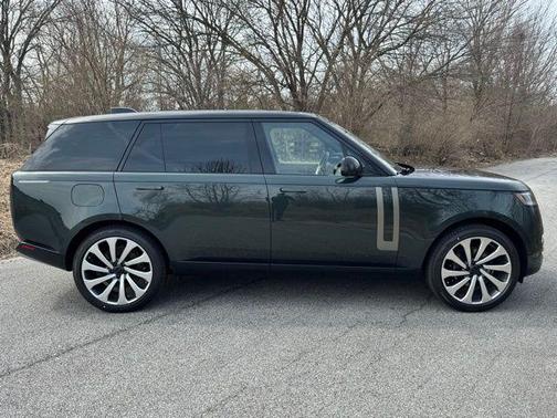 Green 2026 Land Rover Range Rover P530 SE 7 Seat