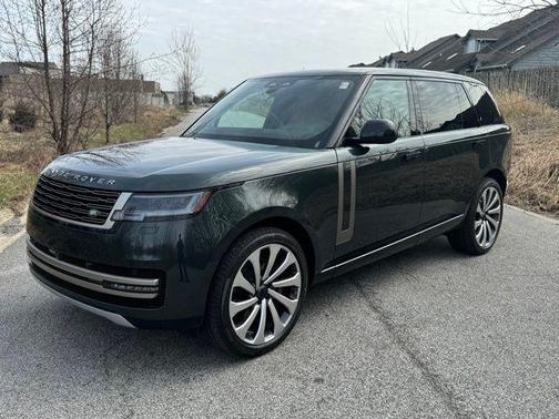 Green 2026 Land Rover Range Rover P530 SE 7 Seat