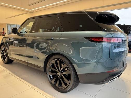 2025 Land Rover Range Rover Sport SE