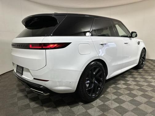 2025 Land Rover Range Rover Sport SE
