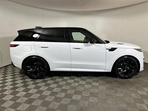2025 Land Rover Range Rover Sport SE