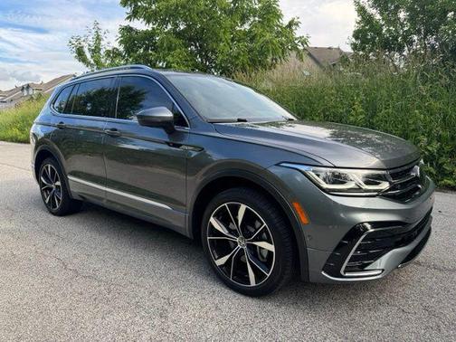 Platinum Gray Metallic 2024 Volkswagen Tiguan 2.0T SEL R-Line 4MOTION