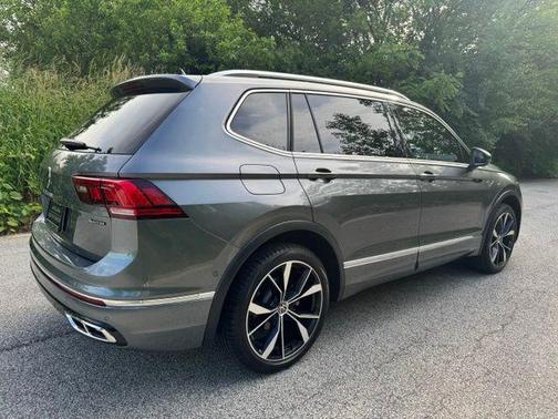 Platinum Gray Metallic 2024 Volkswagen Tiguan 2.0T SEL R-Line 4MOTION