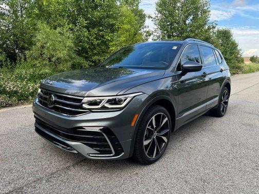 Platinum Gray Metallic 2024 Volkswagen Tiguan 2.0T SEL R-Line 4MOTION