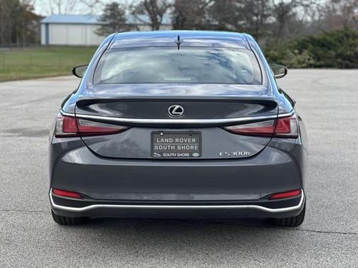 2023 Lexus ES 300h Luxury