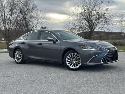 2023 Lexus ES 300h Luxury