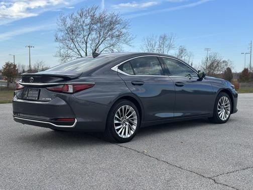 2023 Lexus ES 300h Luxury