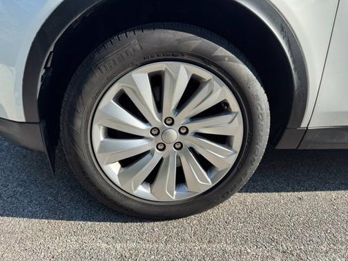 Fuji White 2022 Land Rover Discovery Sport S