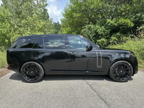 2025 Land Rover Range Rover P400 SE 7 Seat