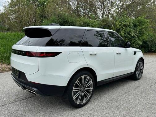 Fuji White 2025 Land Rover Range Rover Sport SE