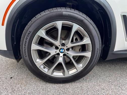 Mineral White Metallic 2019 BMW X5 xDrive50i