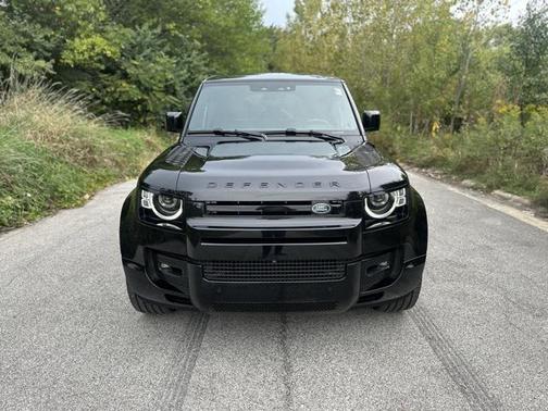 2025 Land Rover Defender 110 P500 X-Dynamic SE