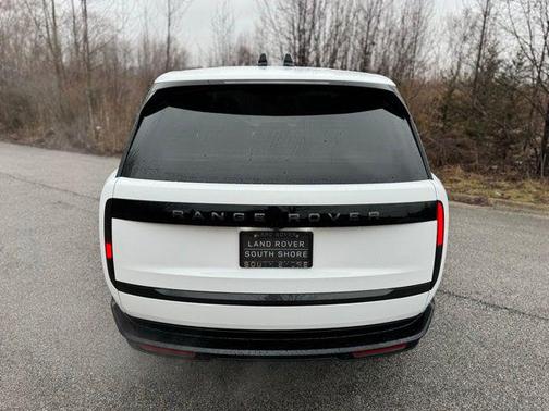 Fuji White 2026 Land Rover Range Rover P400 SE