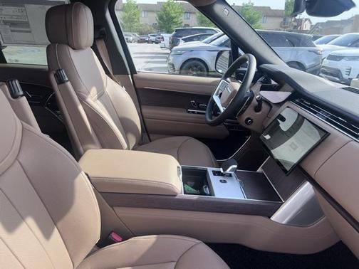 2025 Land Rover Range Rover P400 SE