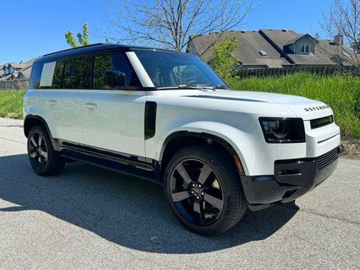 Fuji White 2026 Land Rover Defender P400 X-Dynamic SE