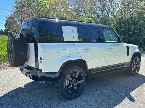Fuji White 2026 Land Rover Defender P400 X-Dynamic SE