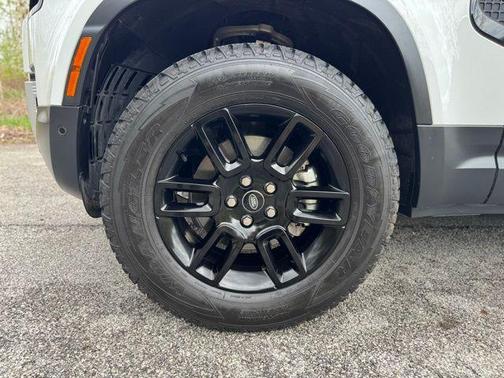 Fuji White 2024 Land Rover Defender 90 P300 S