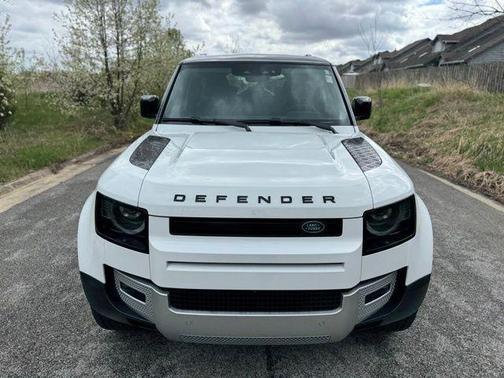 Fuji White 2024 Land Rover Defender 90 P300 S