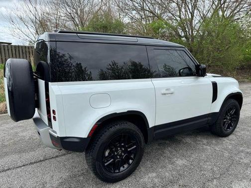 Fuji White 2024 Land Rover Defender 90 P300 S