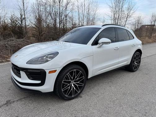 2022 Porsche Macan Base