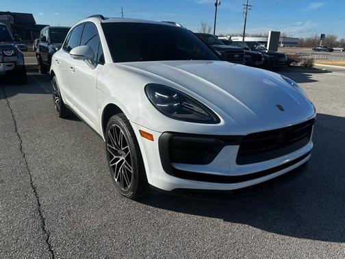 2022 Porsche Macan Base