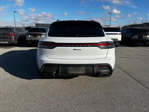 2022 Porsche Macan Base